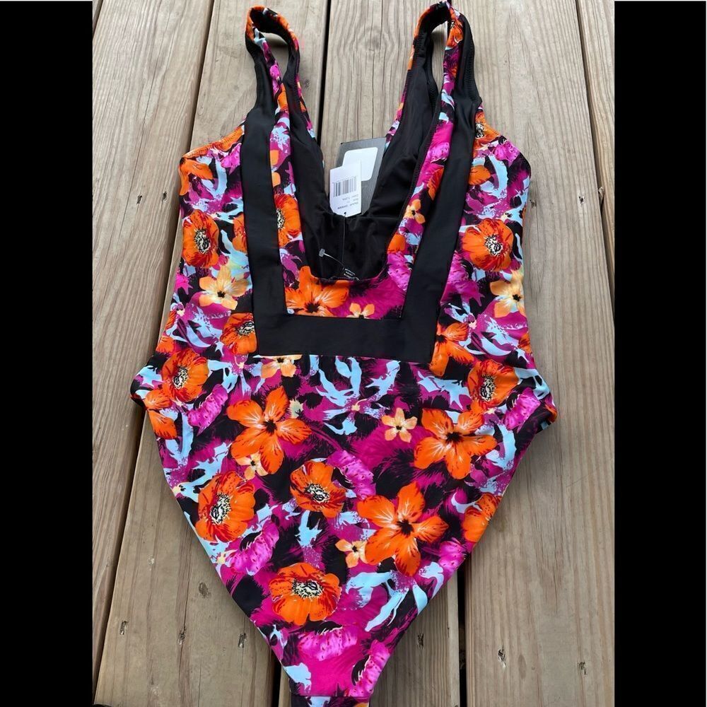 SUNPROOF By Weatherproof Floral Open Back One Piece - Picture 2 of 4
